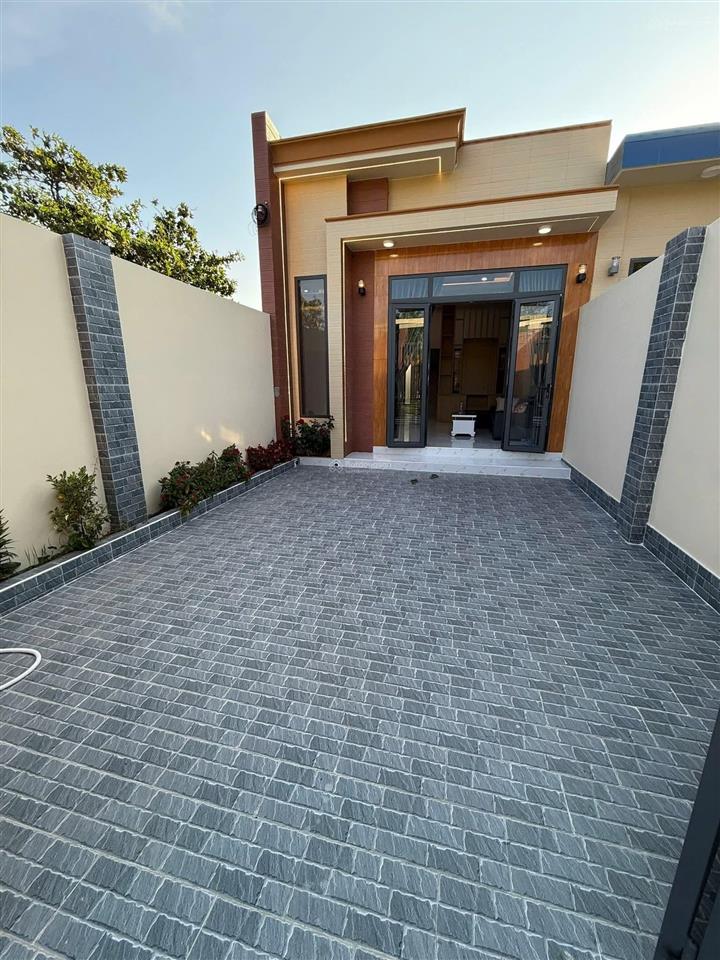 Nhà mới đẹp chỉ dọn vào ở tại long hải. cách biển 2km chỉ 2,5 tỷ