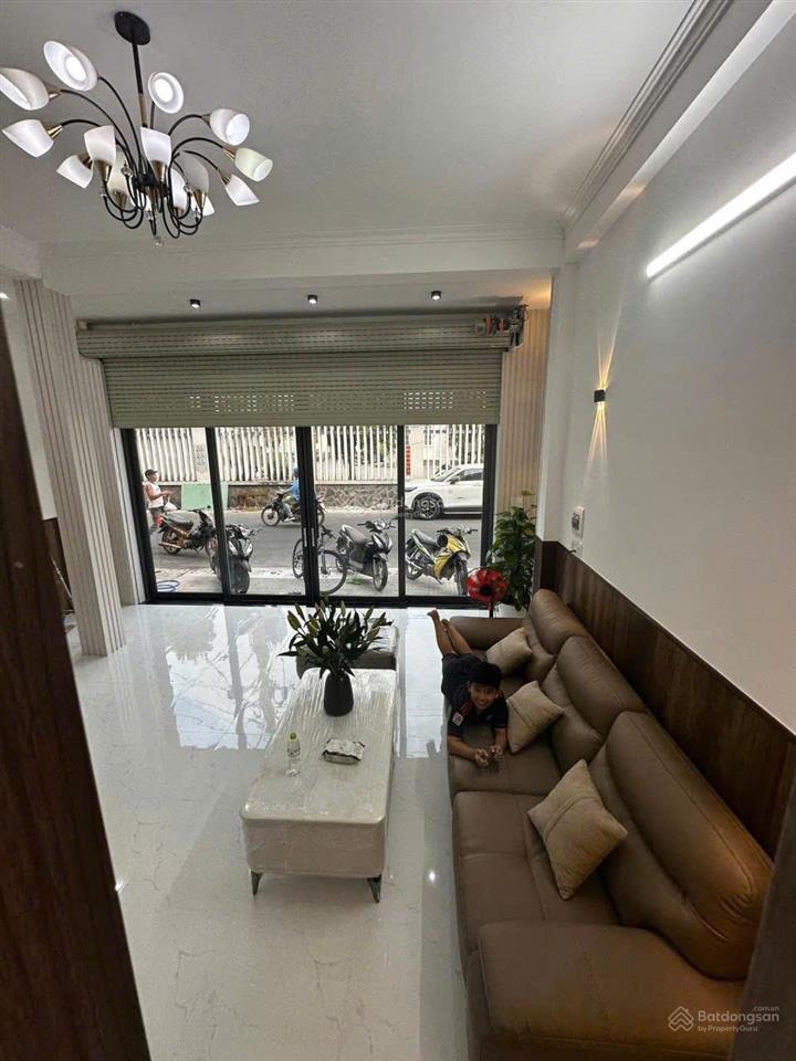 Bán căn trung tâm long hải vừa ở vừa kinh doanh tốt.
hướng đông nam