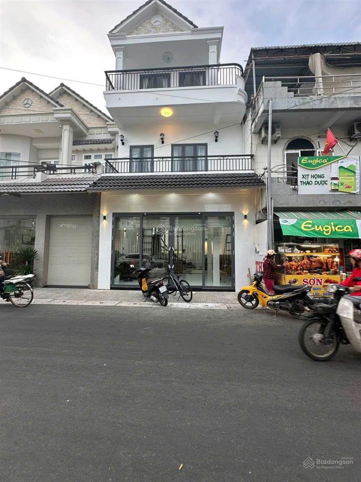 Bán căn trung tâm long hải vừa ở vừa kinh doanh tốt.
hướng đông nam