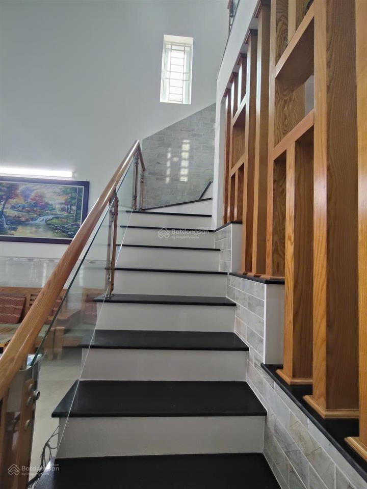 Nhà gác lửng  đẹp tái định cư long hải  vị trí đẹp, để lại toàn bộ nội thất vào ở ngay