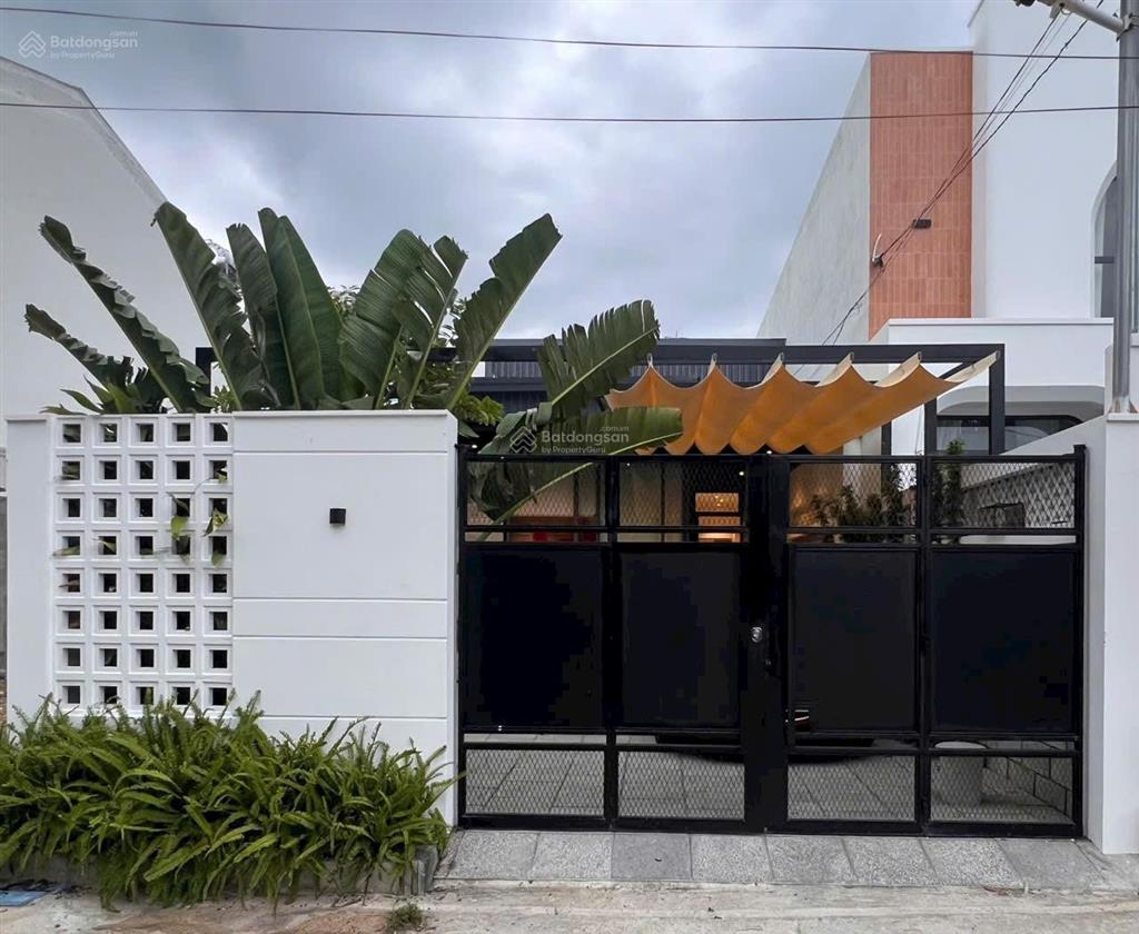 Nhà thiết kế đẹp gần biển long hải. gần trường học các cấp 6*21m chỉ 2,9 tỷ