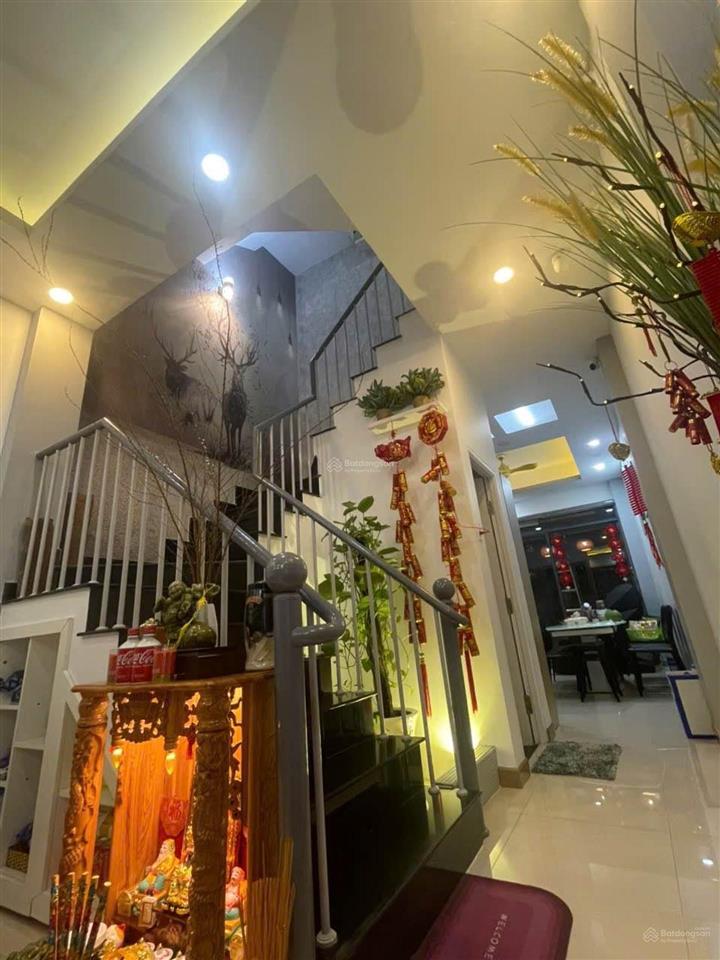Bán nhà sát quận 1, quận 5, quận 7. dt 61m2  3 tầng 3 pn  3 wc. nhỉnh 9 tỷ