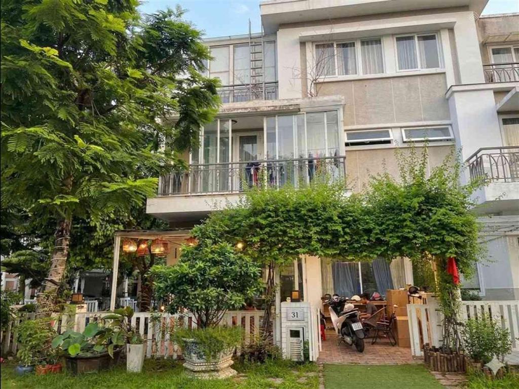 Biệt thự 200m2 lô góc 2 mặt tiền kdc phong phú 4, lovera khang điền, tặng nội thất