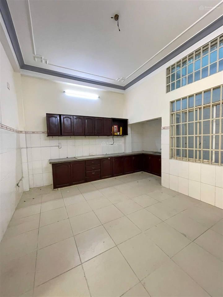 Chủ cần bán gấp nhà cho con đi du học mt đường số 5 phường 4 quận 8. 75m2 ngang 5m  4 tầng.