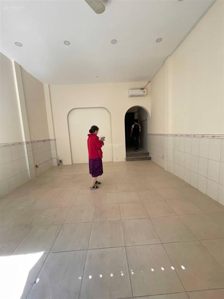 Chủ cần bán gấp nhà cho con đi du học mt đường số 5 phường 4 quận 8. 75m2 ngang 5m  4 tầng.