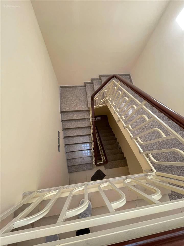 Chủ cần bán gấp nhà cho con đi du học mt đường số 5 phường 4 quận 8. 75m2 ngang 5m  4 tầng.
