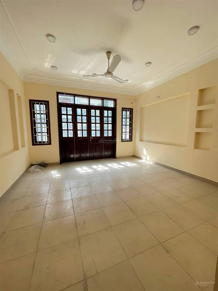 Chủ cần bán gấp nhà cho con đi du học mt đường số 5 phường 4 quận 8. 75m2 ngang 5m  4 tầng.