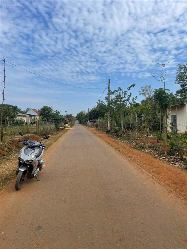 Bán 3 lô đất full thổ cư liền kề tại thị xã buôn hồ, mặt đường nhựa 10m, khu bàn cờ dân đông