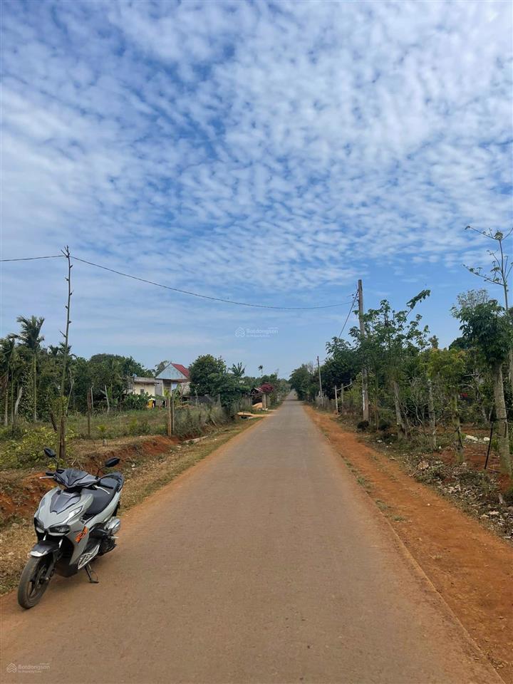 Bán 3 lô đất full thổ cư liền kề tại thị xã buôn hồ, mặt đường nhựa 10m, khu bàn cờ dân đông