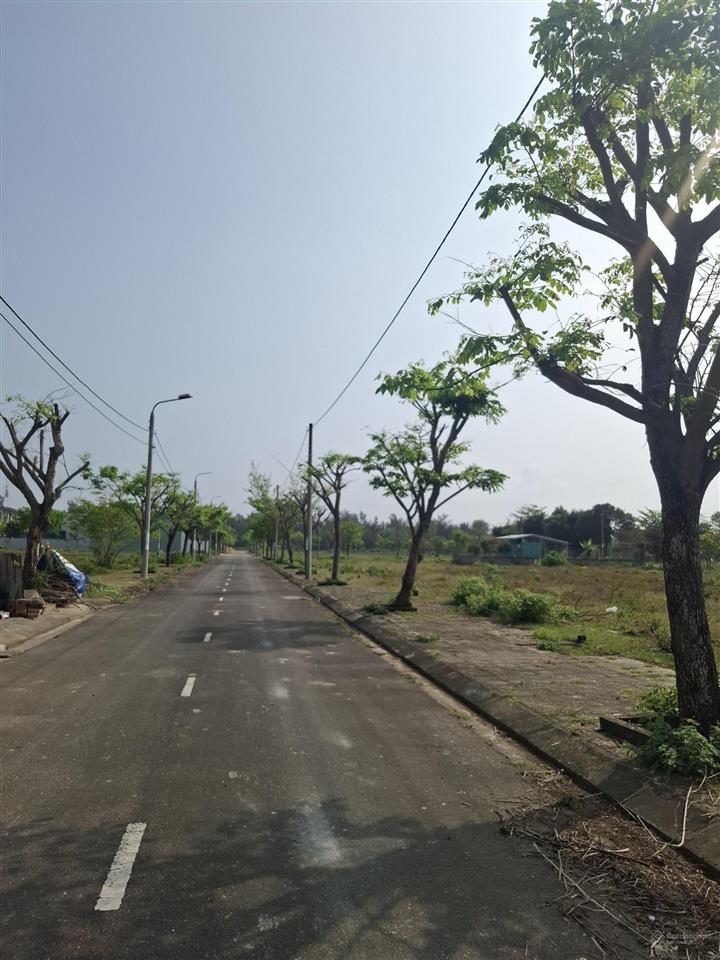 Sụp hầm!!rẻ hơn thị trường 300tr.trục lk21 .diện tích 110m2.thông sông.đường 11.5m.cách biển 500m