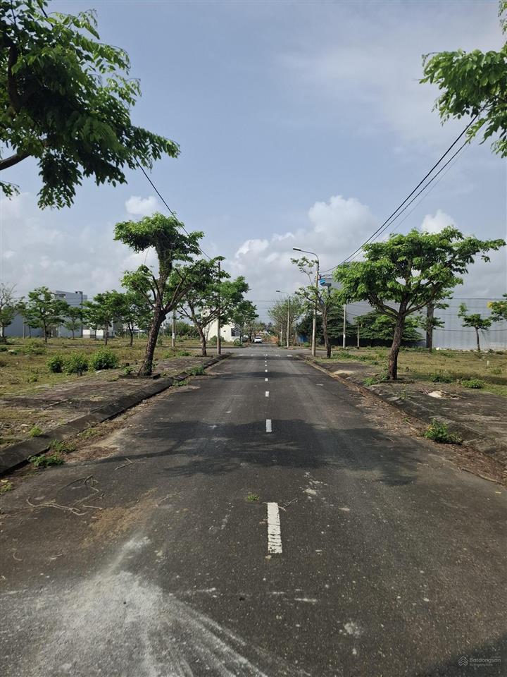 Sụp hầm!!rẻ hơn thị trường 300tr.trục lk21 .diện tích 110m2.thông sông.đường 11.5m.cách biển 500m