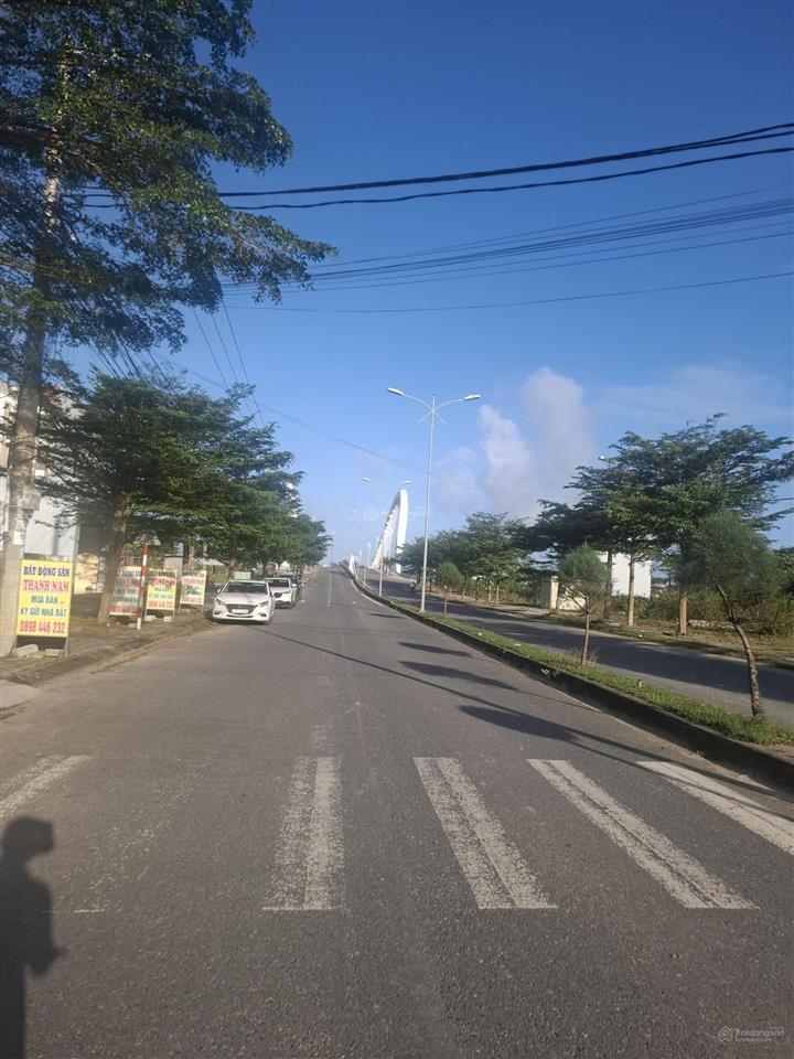 Trục 27m! thông thẳng ra biển. kđt green city. giá bán cắt giảm 700tr. vị trí đẹp xây căn hộ kd tốt