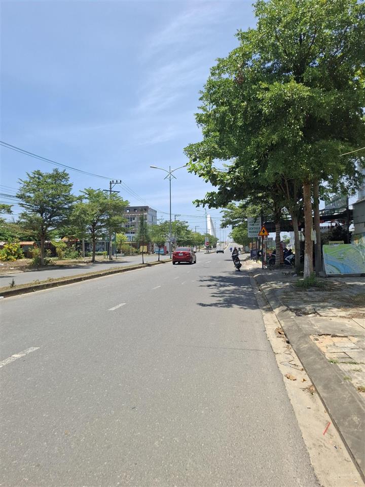 Trục 27m! thông thẳng ra biển. kđt green city. giá bán cắt giảm 700tr. vị trí đẹp xây căn hộ kd tốt