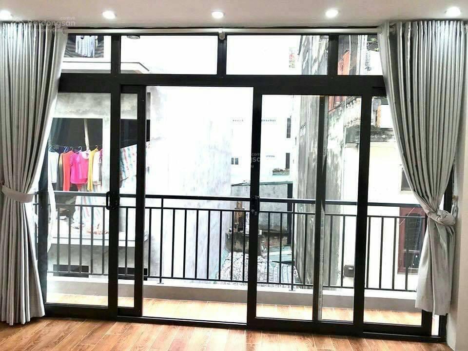Chính chủ cho thuê ccmn số 17c ngõ 236 khương đình  35m2 ban công cửa kính thoáng sáng đủ đồ