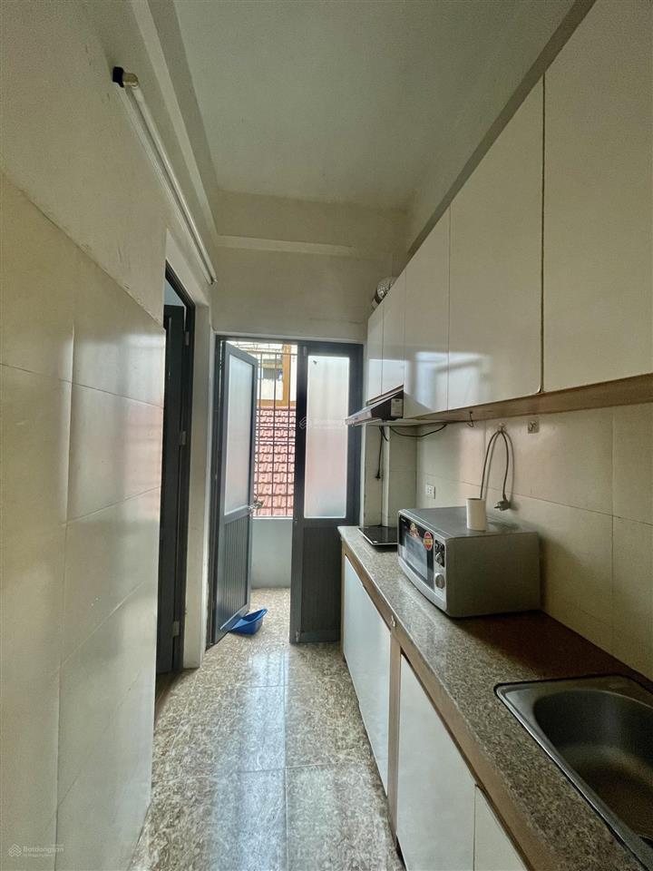 Chính chủ cho thuê ccmn số 6 ngõ 7 nguyễn thị định  35m2  ban công cửa sổ thoáng  sát mặt phố