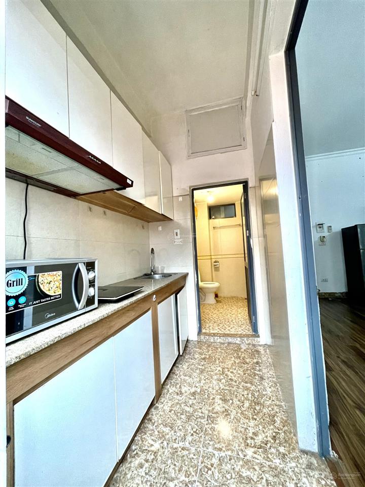 Chính chủ cho thuê ccmn số 6 ngõ 7 nguyễn thị định  35m2  ban công cửa sổ thoáng  sát mặt phố