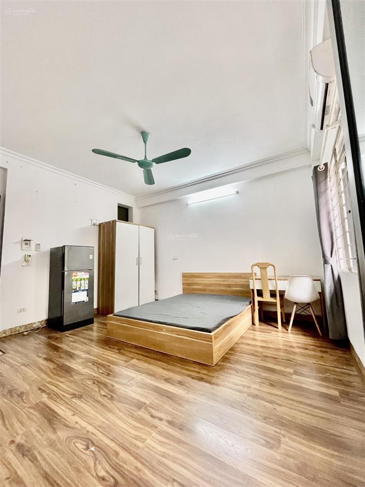 Chính chủ cho thuê ccmn số 6 ngõ 7 nguyễn thị định  35m2  ban công cửa sổ thoáng  sát mặt phố