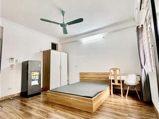 Chính chủ cho thuê ccmn số 6 ngõ 7 nguyễn thị định  35m2  ban công cửa sổ thoáng  sát mặt phố