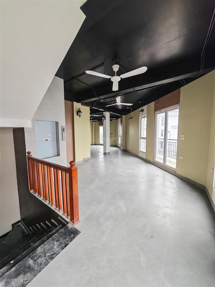 Chính chủ cho thuê cặp shophouse góc eurowindow twin parks đường lớn, đi thẳng lên hồ điều hồ 9.2ha