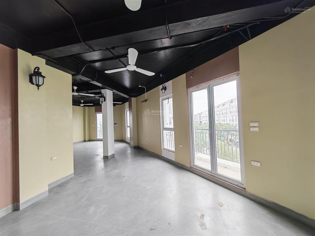 Cho thuê lk đối diện hồ điều hòa 9.2ha, kinh doanh siêu tốt
