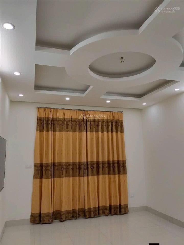 Hiếm! giá hời khu vực 220tr/m2 bán nhà trường chinh  10m ra phố
