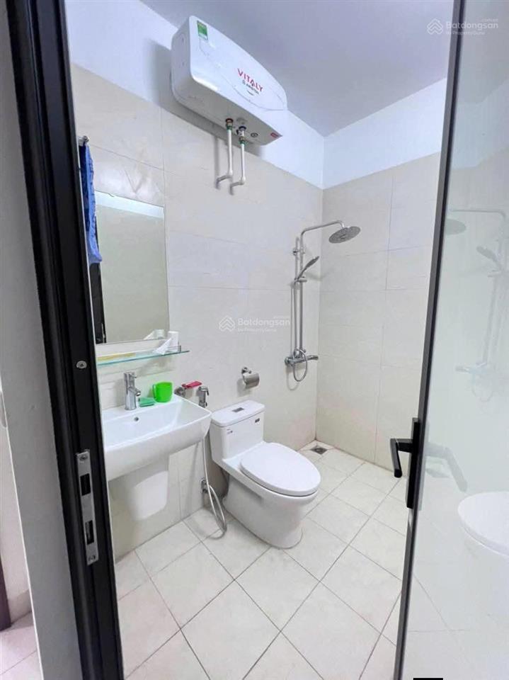 Hiếm! giá hời khu vực 220tr/m2 bán nhà trường chinh  10m ra phố