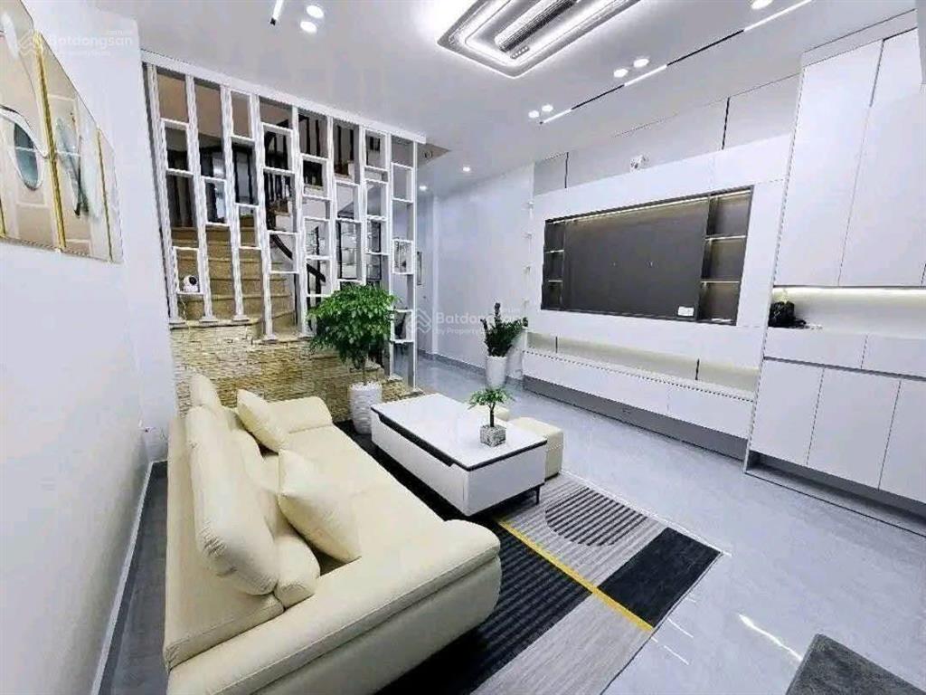 Gấp! bán nhà tô vĩnh diện nhỉnh 9 tỷ 50m2  gần phố