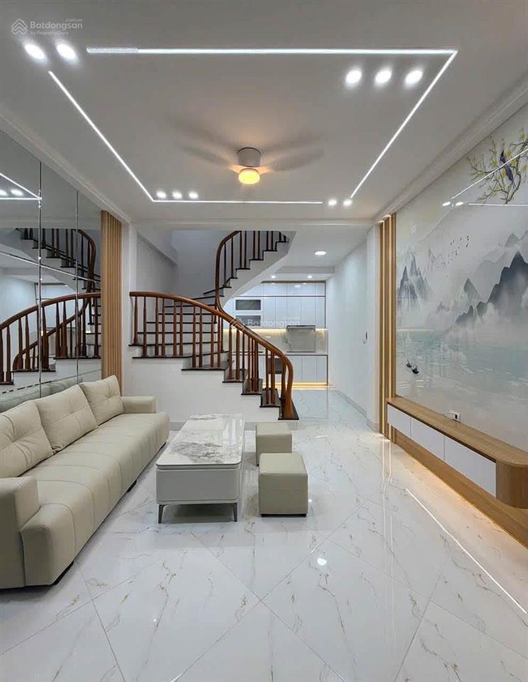 Cực gấp! bán nhà cầu giấy nhỉnh 7 tỷ 5 tầng