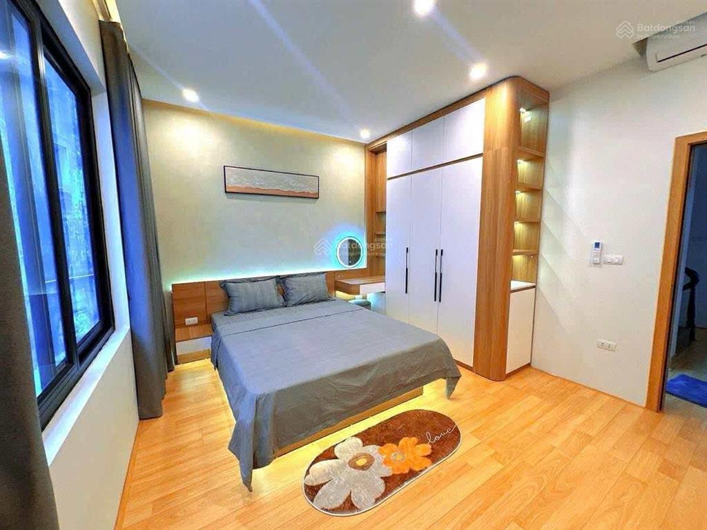 Cực gấp! nhỉnh 10 tỷ bán nhà giảng võ trung tâm đống đa phân lô ô tô đỗ cửa, vào nhà dân xây