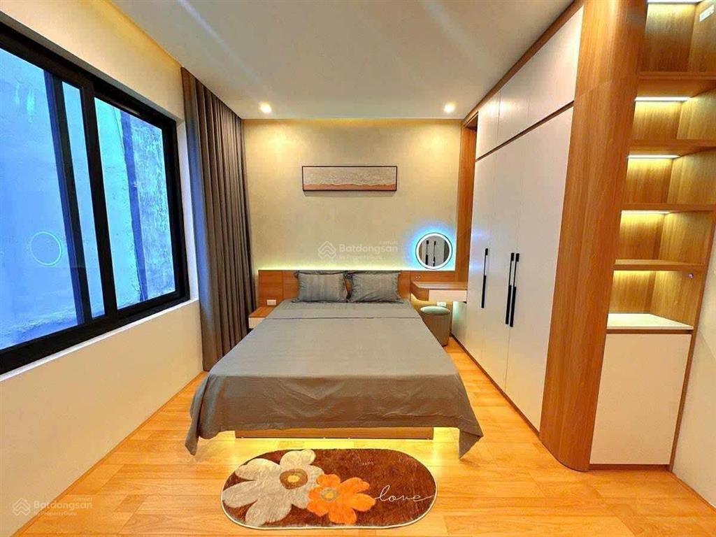 Cực gấp! nhỉnh 10 tỷ bán nhà giảng võ trung tâm đống đa phân lô ô tô đỗ cửa, vào nhà dân xây