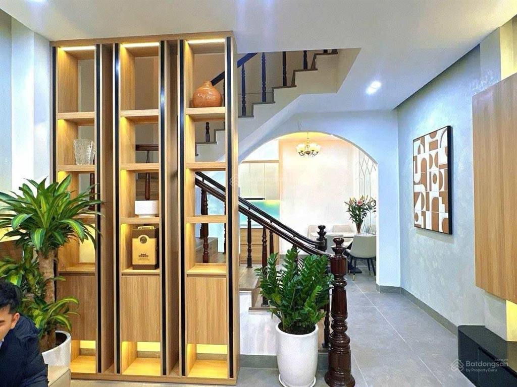 Cực gấp! nhỉnh 10 tỷ bán nhà giảng võ trung tâm đống đa phân lô ô tô đỗ cửa, vào nhà dân xây
