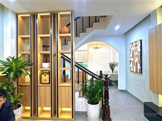 Cực gấp! nhỉnh 10 tỷ bán nhà giảng võ trung tâm đống đa phân lô ô tô đỗ cửa, vào nhà dân xây