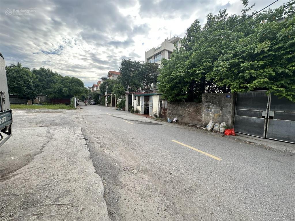 Bán nhà mặt phố tư đình (bên đẹp a83)