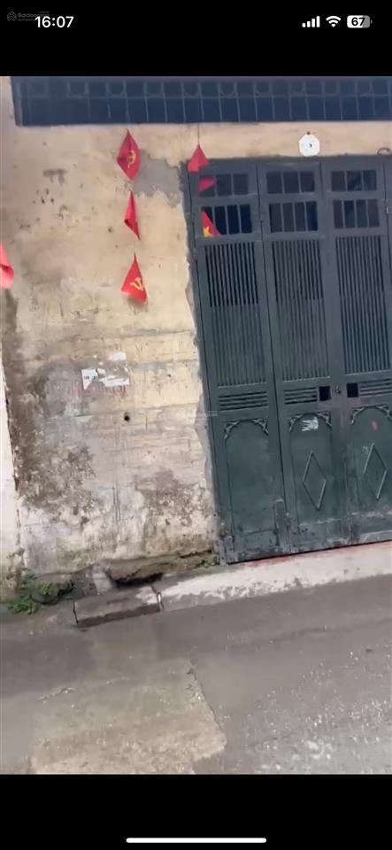Cần bán gấp nhà 2 tầng khu tân mai, diện tích 100m2, oto vào nhà, ko dính quy hoạch