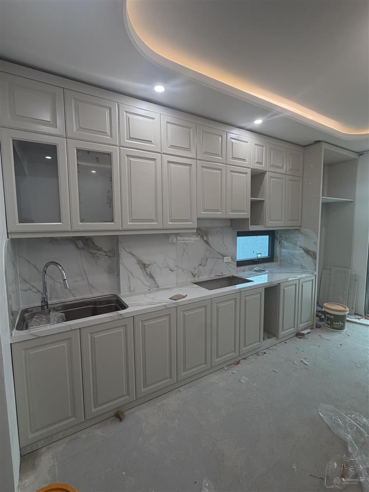 Chính chủ bán nhà xây mới 5,5 tầng thang máy, ô tô vào nhà.  0965 648 ***