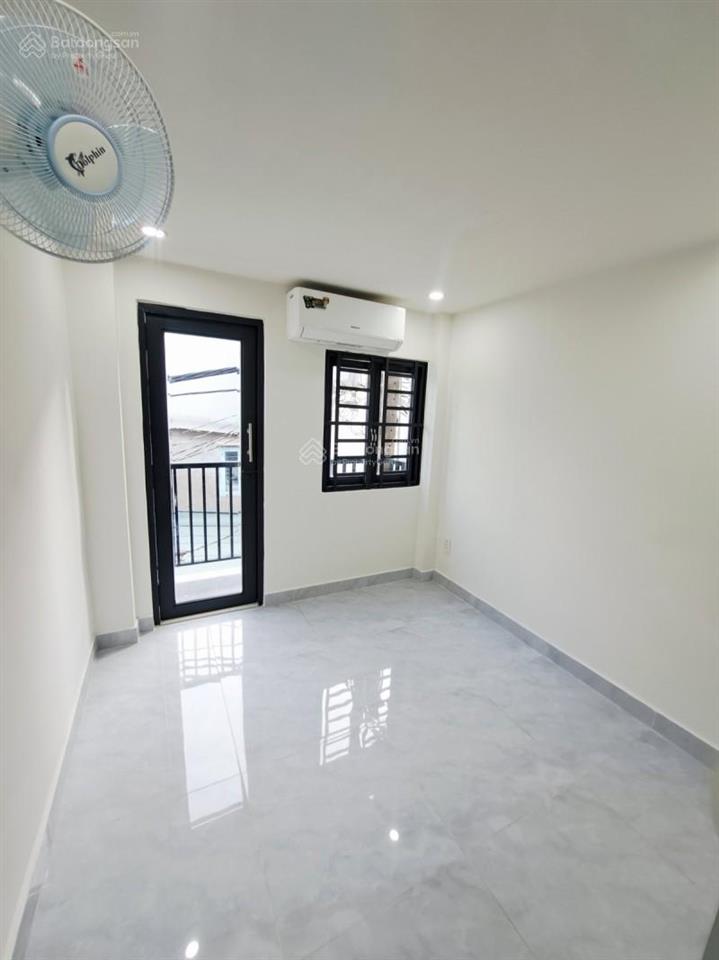 Nhỉnh 2 tỷ nhà q.11 hẻm ô tô đỗ cửa kinh doanh nhỏ được  3 tầng tặng nội thất ở ngay  shr