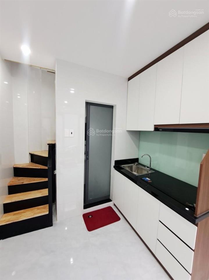 Nhỉnh 2 tỷ nhà q.11 hẻm ô tô đỗ cửa kinh doanh nhỏ được  3 tầng tặng nội thất ở ngay  shr