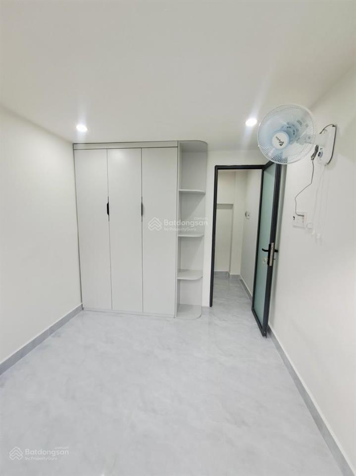 Nhỉnh 2 tỷ nhà q.11 hẻm ô tô đỗ cửa kinh doanh nhỏ được  3 tầng tặng nội thất ở ngay  shr