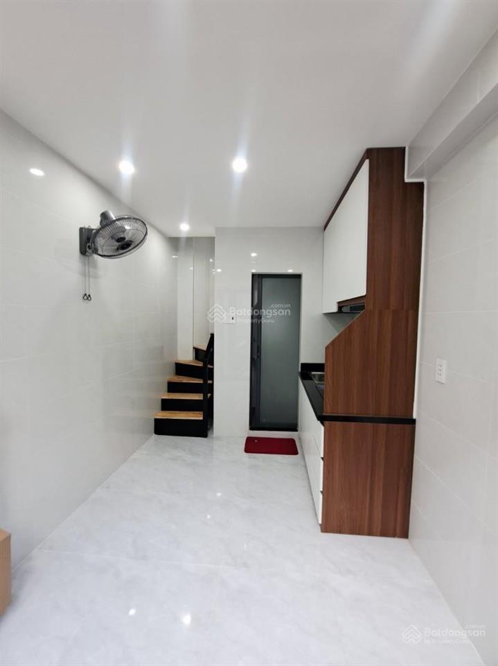 Nhỉnh 2 tỷ nhà q.11 hẻm ô tô đỗ cửa kinh doanh nhỏ được  3 tầng tặng nội thất ở ngay  shr