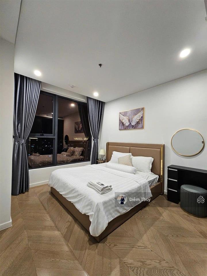 Bán 2 phòng ngủ lumiere riverside tầng cao, view city giá tốt, đã có sổ hồng