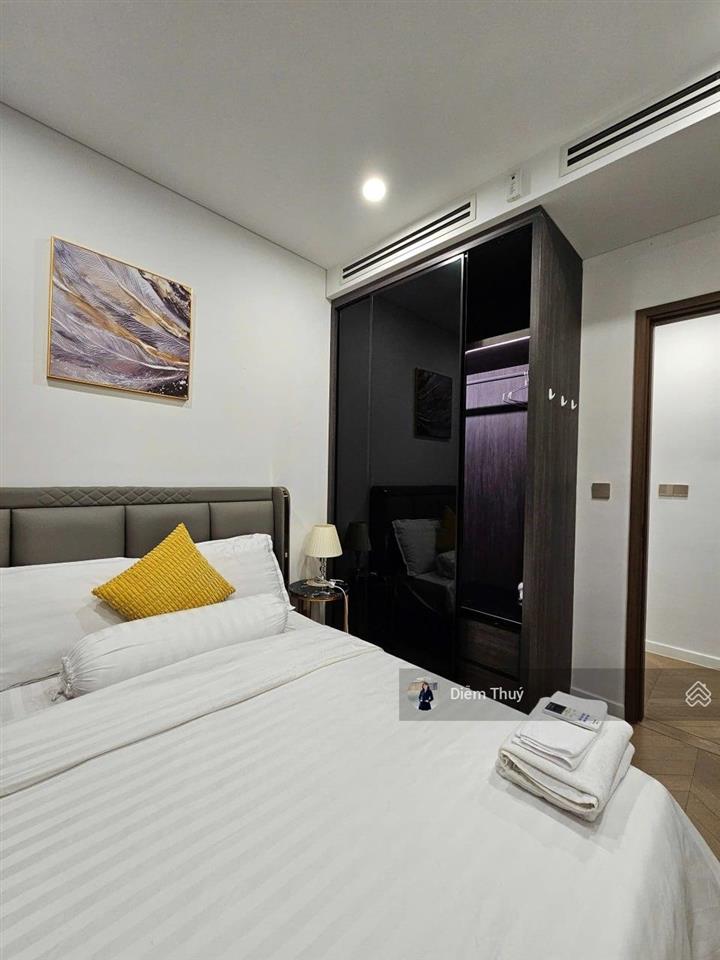 Bán 2 phòng ngủ lumiere riverside tầng cao, view city giá tốt, đã có sổ hồng