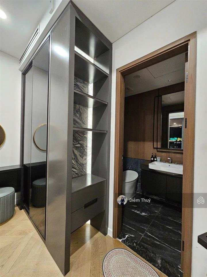 Bán 2 phòng ngủ lumiere riverside tầng cao, view city giá tốt, đã có sổ hồng