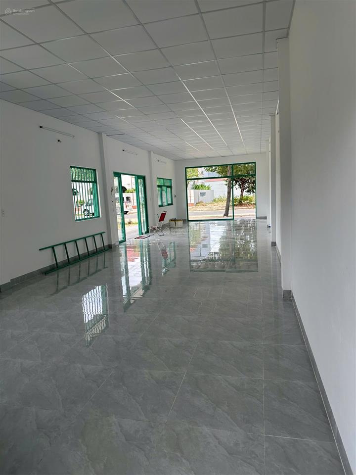 Cho thuê mặt bằng hoặc sử dụng để ở, chia ra nhiều phòng