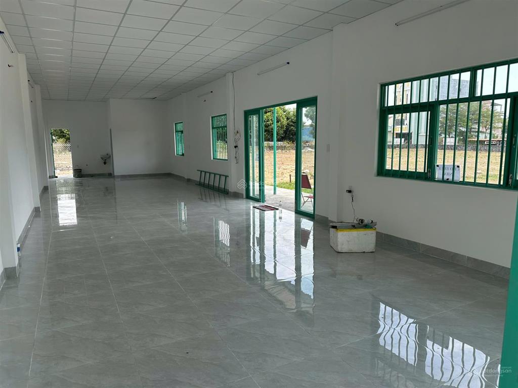 Cho thuê mặt bằng hoặc sử dụng để ở, chia ra nhiều phòng