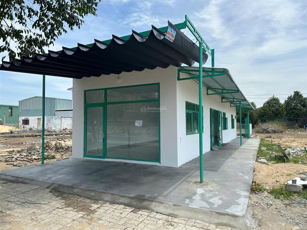 Cho thuê mặt bằng hoặc sử dụng để ở, chia ra nhiều phòng