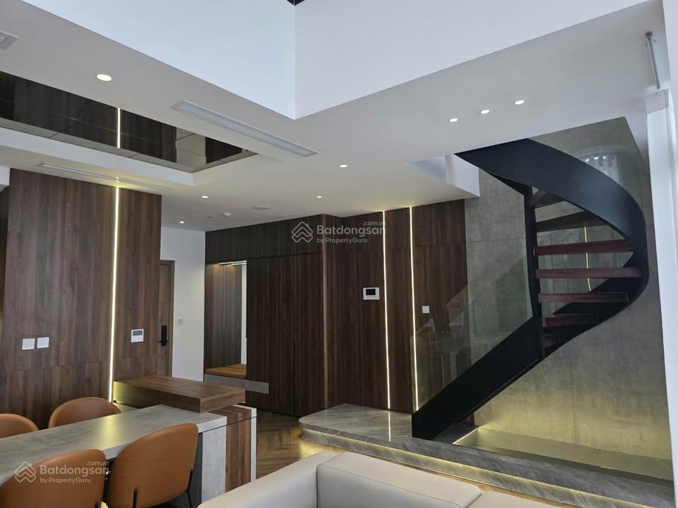 Nhượng lại suất cán bộ chủ đầu tư như sau bán căn 3pn, 82m2, 5,5 tỷ, tầng 10