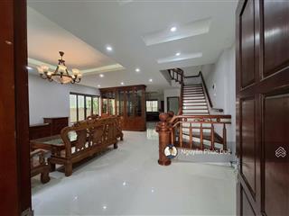 Cho thuê biệt thự song lập diện tích 220m2 đầy đủ nội thất giá chỉ 25 triệu/ tháng