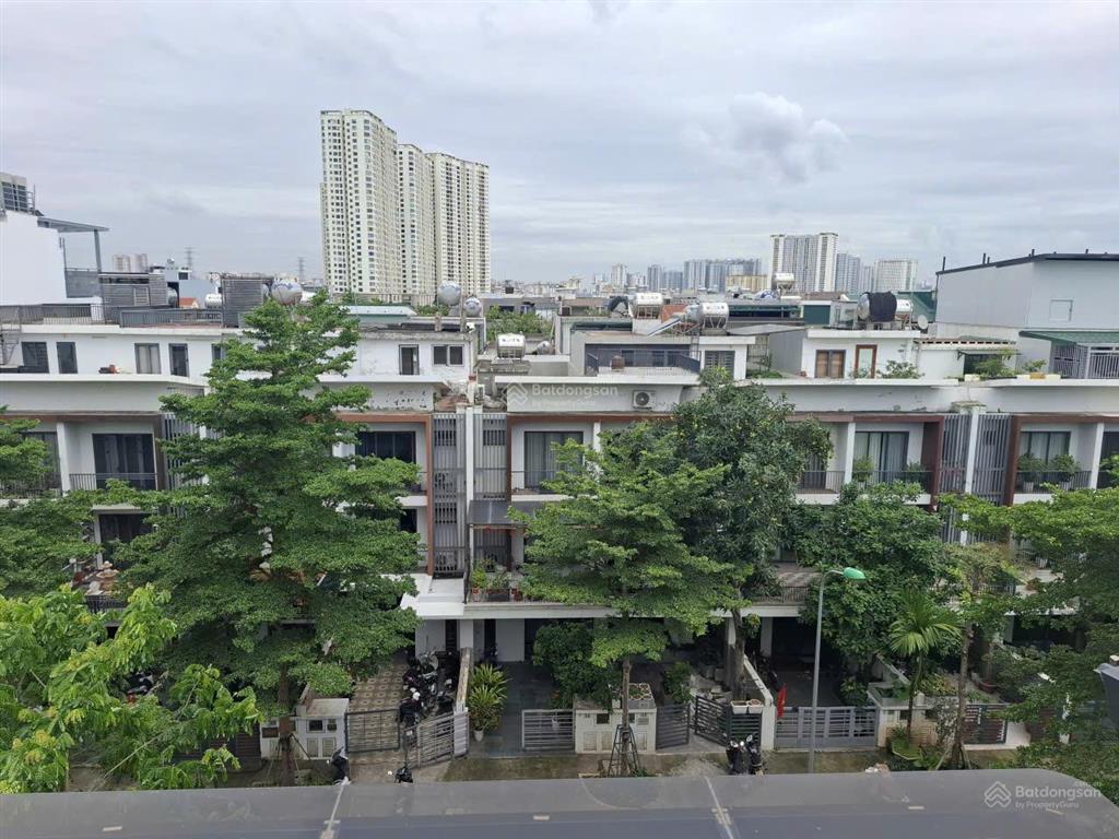 Chính chủ gửi bán căn liền kề gamuda, full nt thang máy.  0972 895 ***