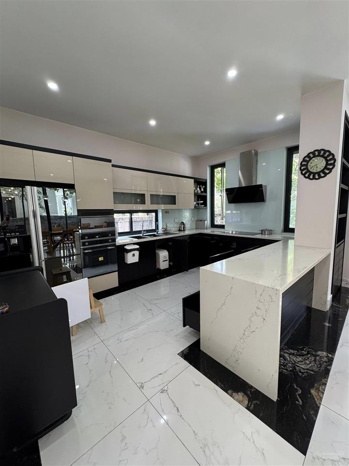 Biệt thự song lập gamuda 190m2 xây 4 tầng view vườn hoa giá 60 tỷ 0972 895 ***