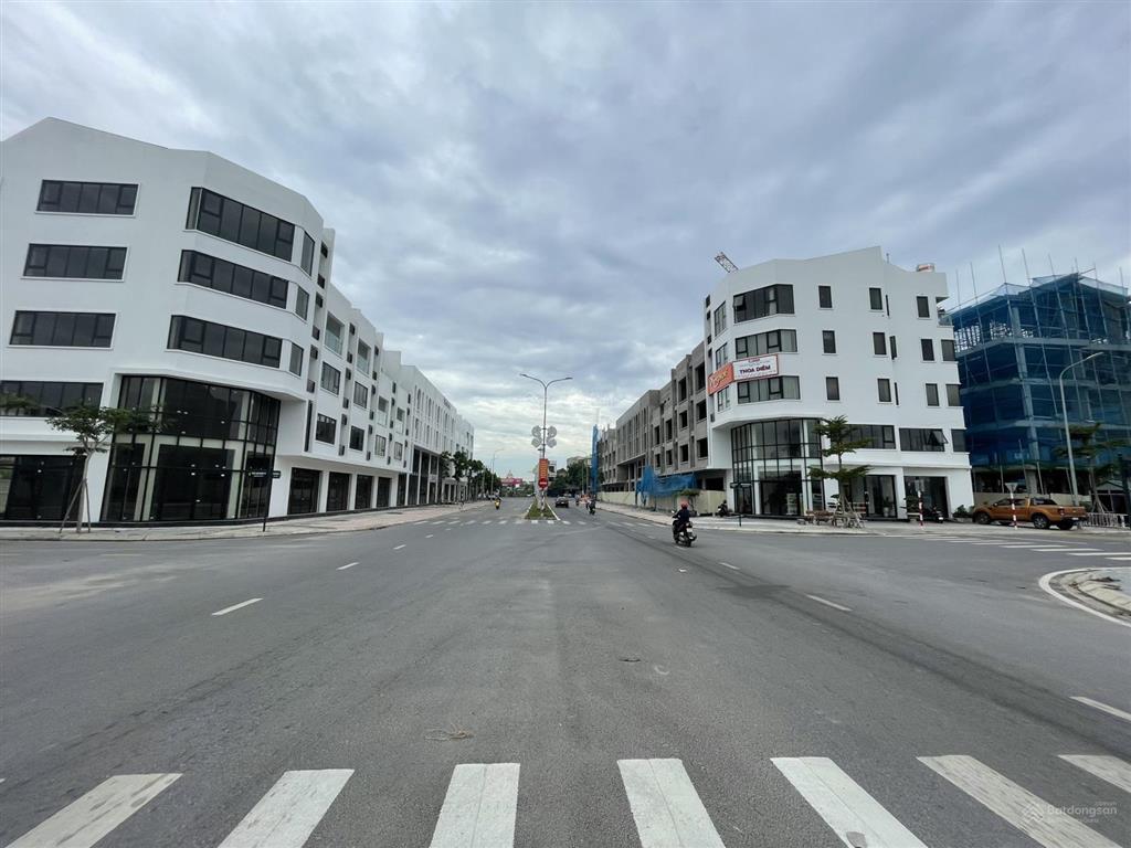 Cho thuê 4 căn shophouse liền nhau
